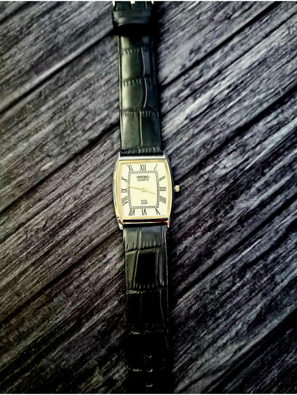 RARE Men's Vintage Seiko Tank Barrel Silver White Watch